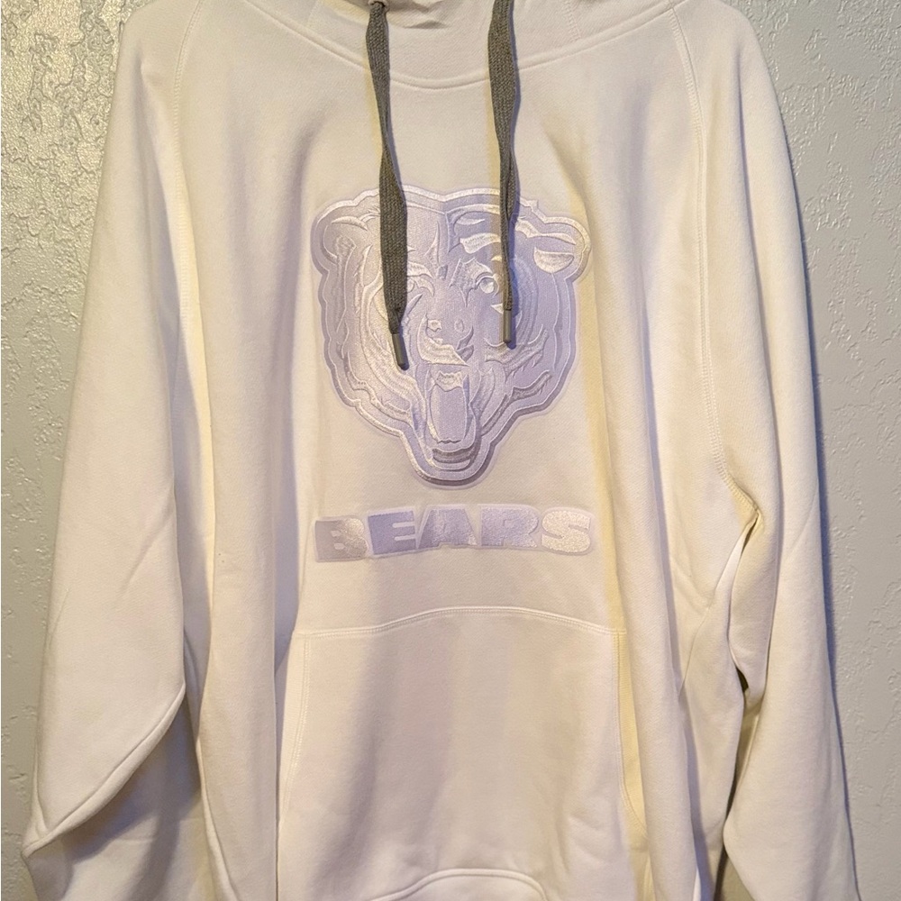 Men's Antigua White Chicago Bears
Victory Pullover Hoodie